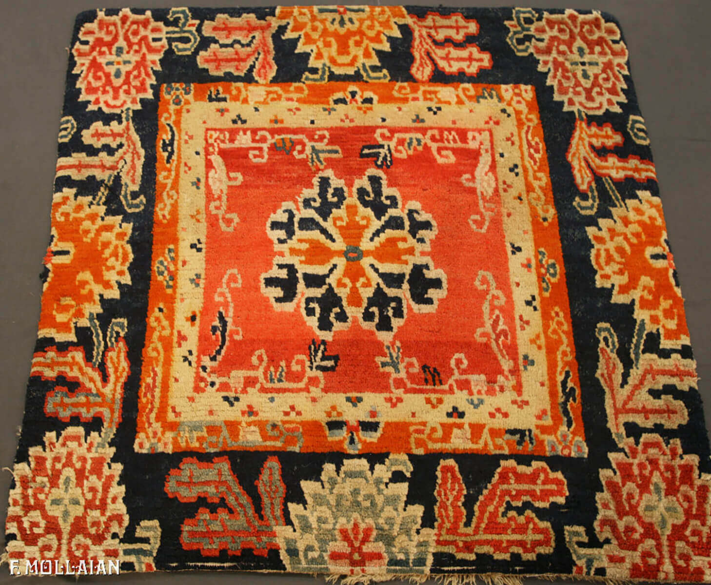 Antique Tibetan Rug n°:59021087